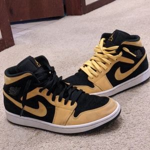 Jordan 1 mid